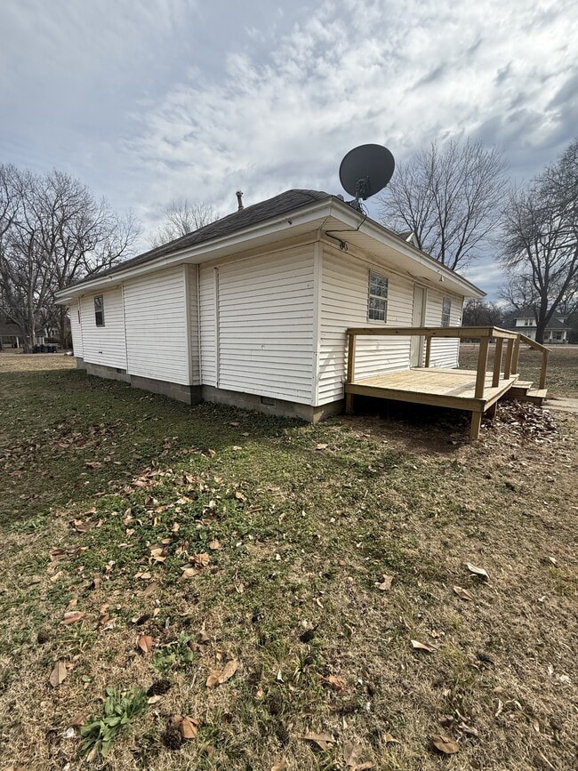 Building Photo - 114 S Ash