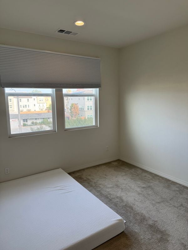 Foto del edificio - 3381 Lynd Ave