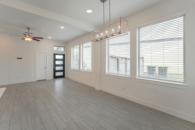 Building Photo - 112 Red Cascade Trl