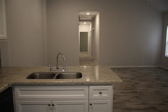 Foto del edificio - 4629 Sunflower St