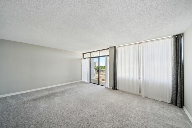 Foto del edificio - 410 W 7th St