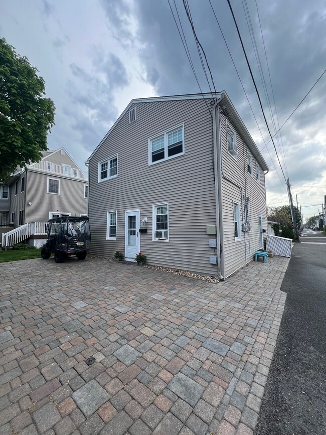 Building Photo - 42 Sylvania Ave