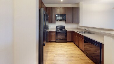 Interior Photo - 20 Lambourne