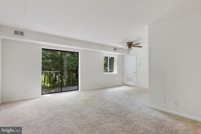 Foto del edificio - 6250 Edsall Rd