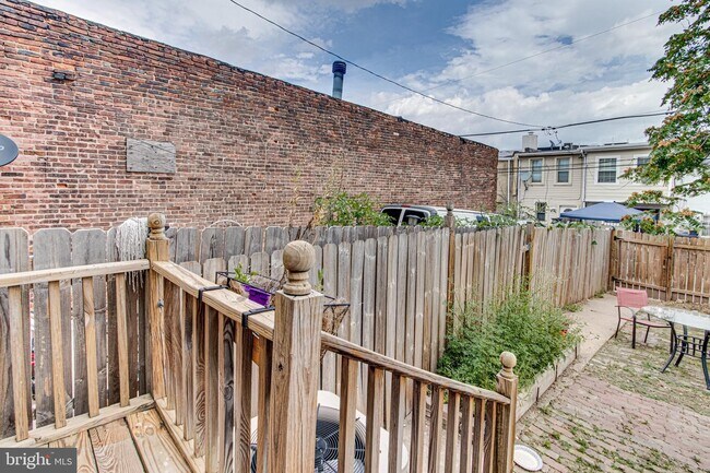 Building Photo - 225 N Montford Ave