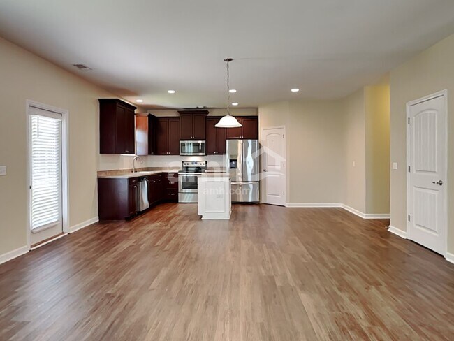Building Photo - 14 Verano Lake Dr