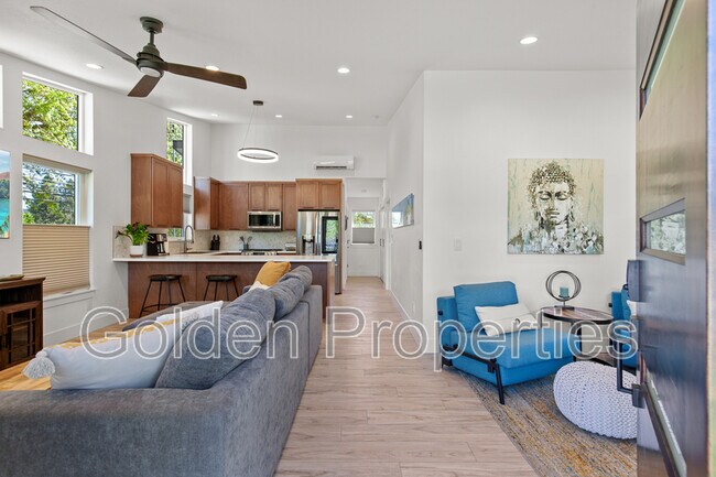 Foto del edificio - 1721 E Lakeside Ave