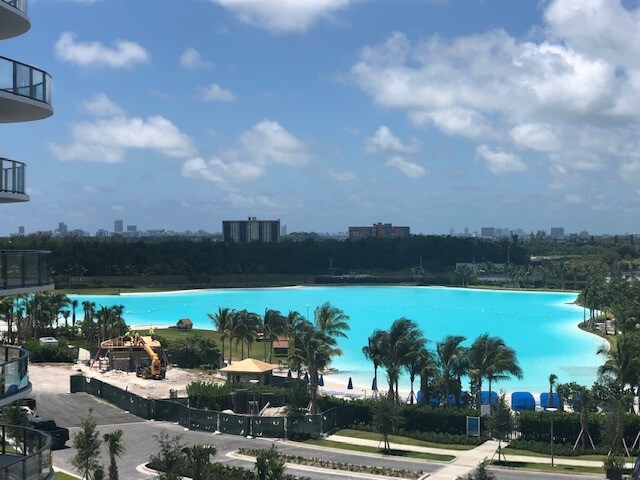 Tu propia playa - 3000 NE 151st St