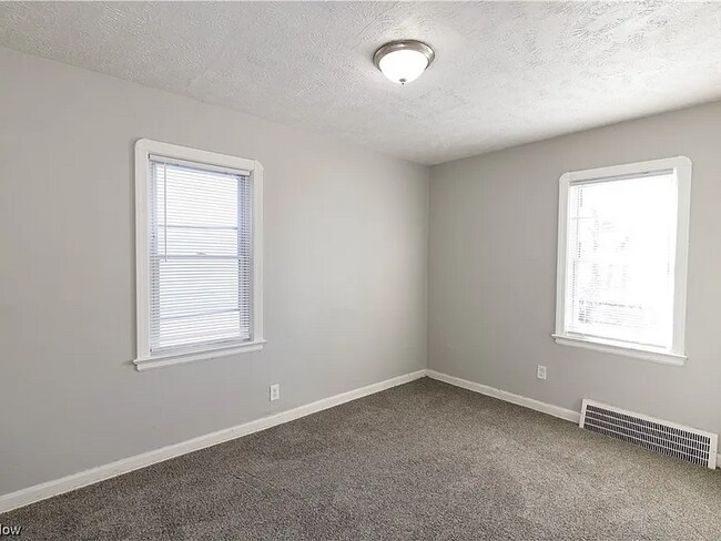 Foto del edificio - 3836 E 112th St
