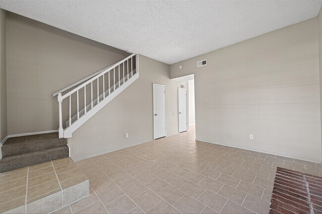 Foto del edificio - 3479 Rockrill Dr