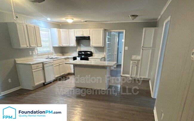Building Photo - 2170 Custer Dr