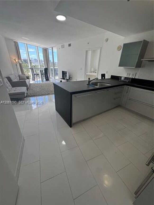 Foto del edificio - 18201 Collins Ave