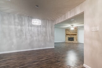 Building Photo - 9715 Anderson Village Dr