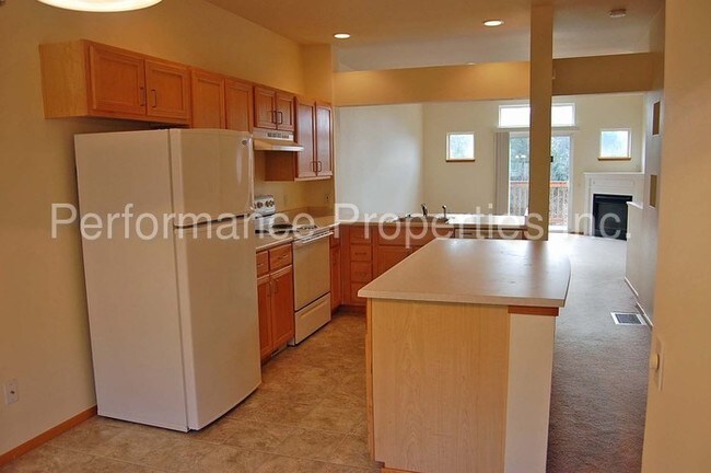 Building Photo - 14734 SW Trout Creek Ln