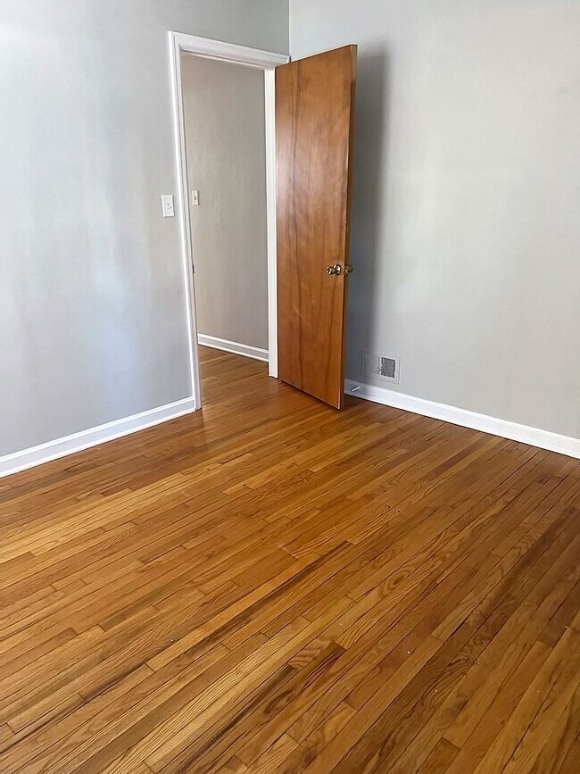 Foto del edificio - 3516 Wyckliffe Pkwy