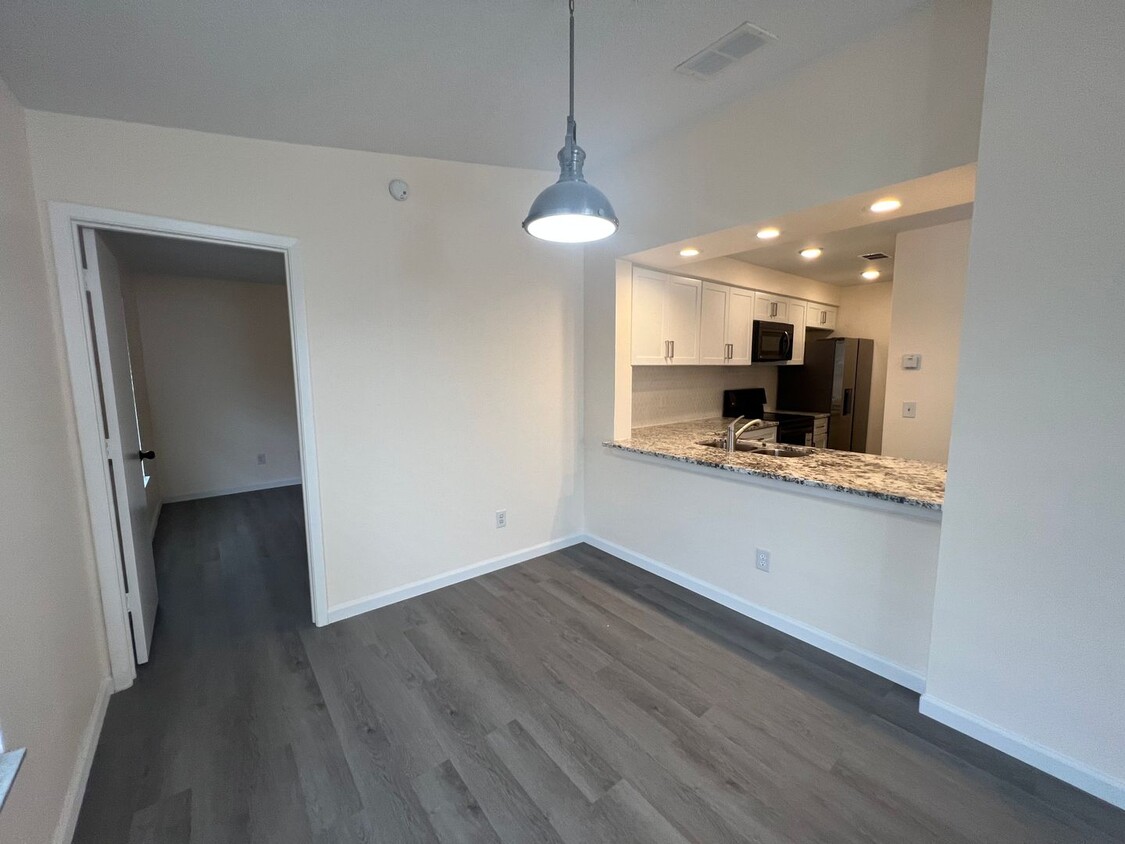 Foto principal - Newly Updated 2 Bedroom 2 Bathroom Southbr...