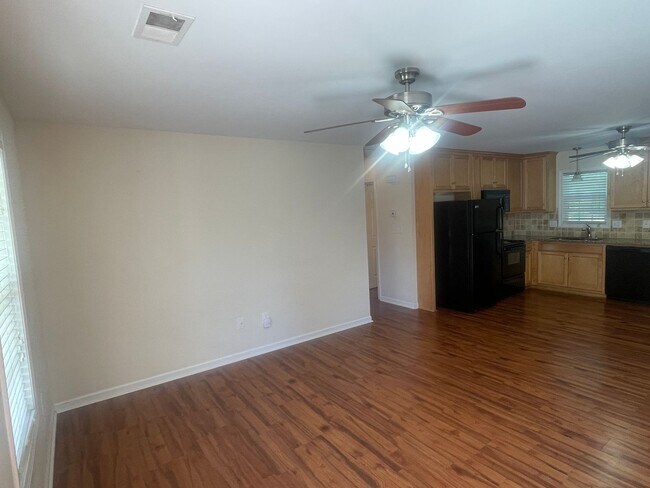 Foto del edificio - Available Now. Welcome to this 2 bedroom, ...