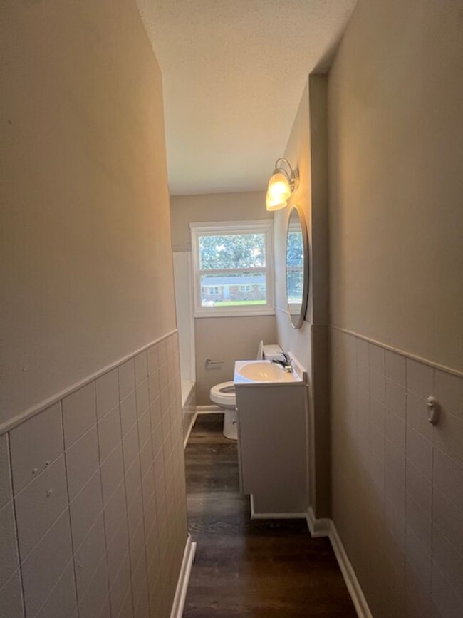 Building Photo - 4941 Fieldcrest Dr