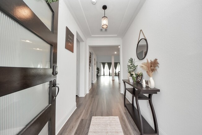 Foto del edificio - 10018 Knollwood Ln