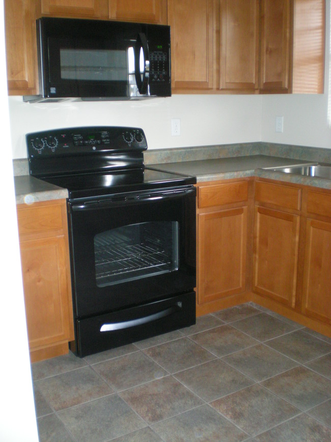 Building Photo - 320 N Ferne Clyffe Rd