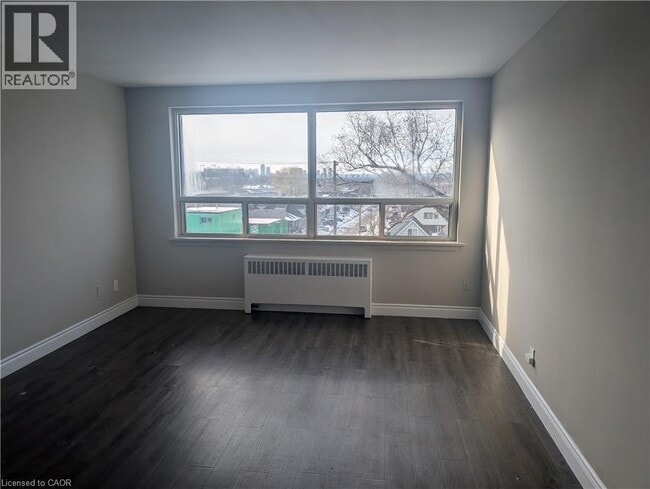 Building Photo - 468 Ottawa St N