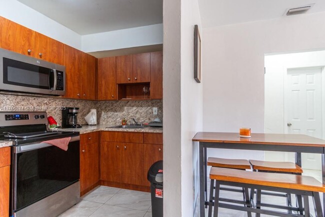 Foto del edificio - 277 NW 48th St