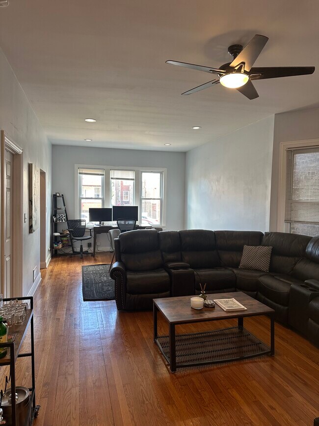 Sala de estar - 3643 W Diversey Ave