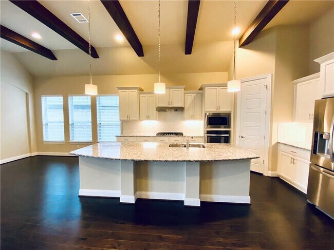 Foto del edificio - 821 Richardson Ln