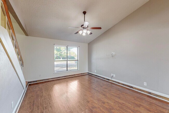 Foto del edificio - 3817 Purcell Dr