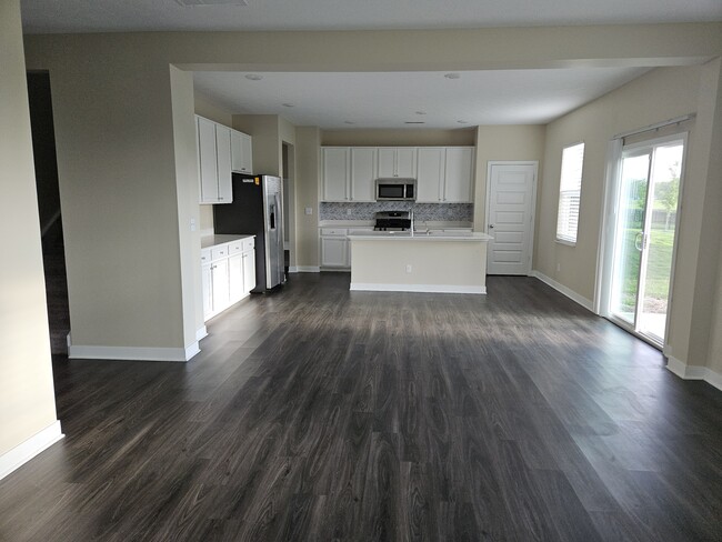 Building Photo - 2704 Grassy Br Dr