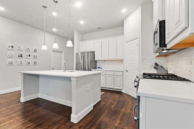 Foto del edificio - 16605 Hidden Cove Dr