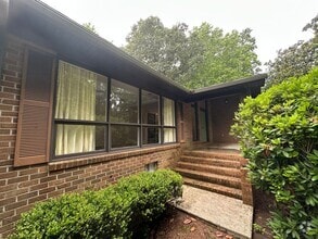 Building Photo - 115 Sharon Dr