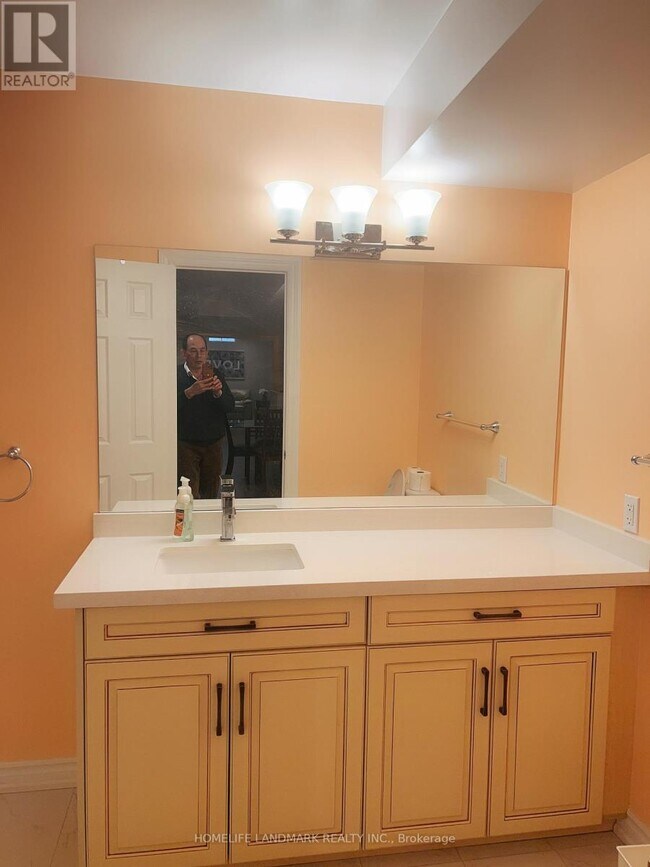 Photo du bâtiment - 8 Stony Hill Blvd