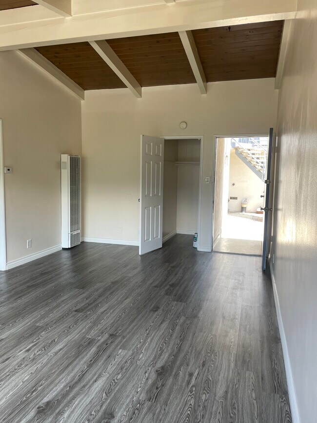 Building Photo - 3935 Don Tomaso Dr