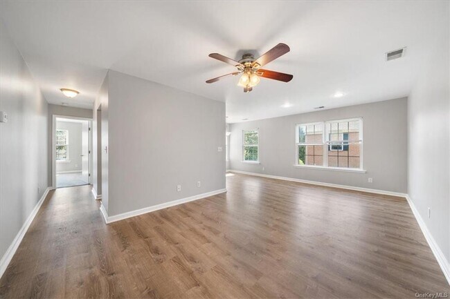 Building Photo - 104 Cartwheel Ct