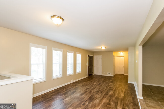 Building Photo - 3510 Ingledale Dr SW