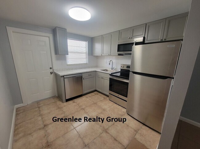 Foto del edificio - Updated 2 Bed/1Bath Duplex Apartment in be...