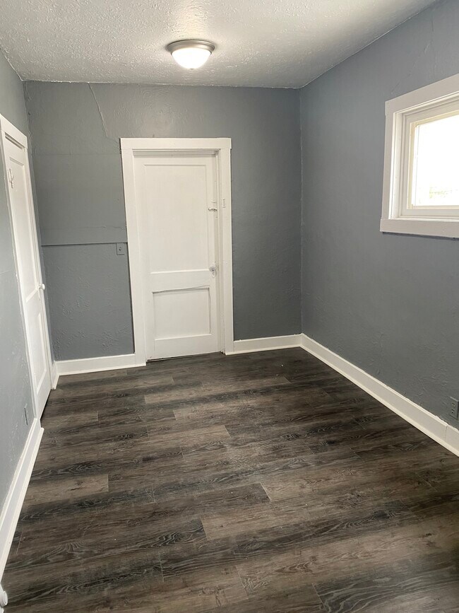 Foto del edificio - 103 W Main St