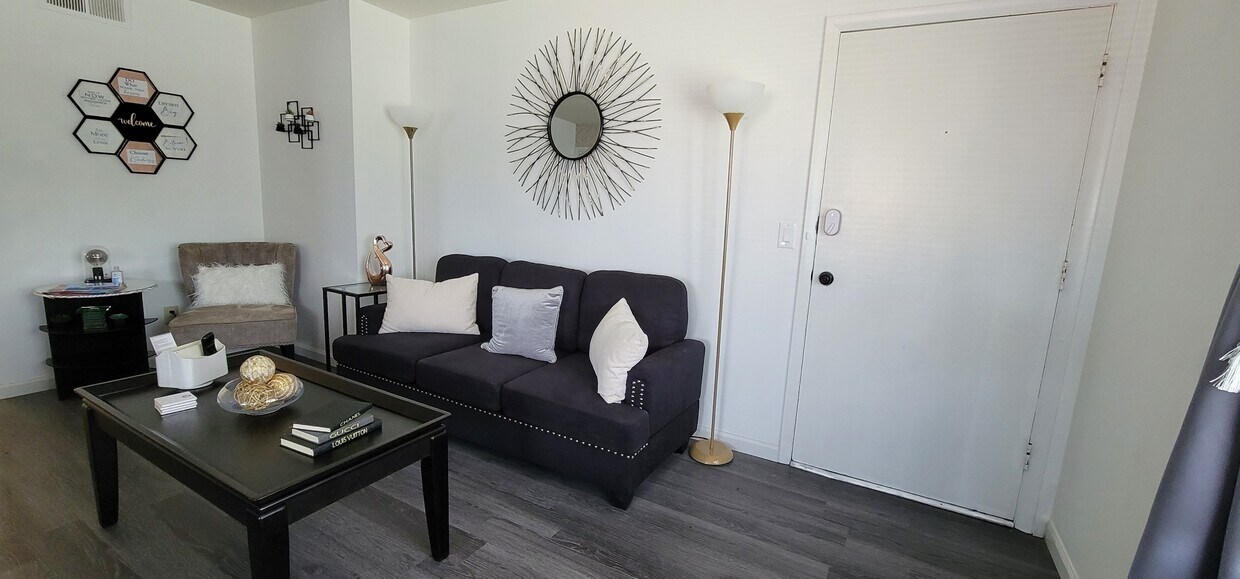 Foto principal - 940 Torero Ln