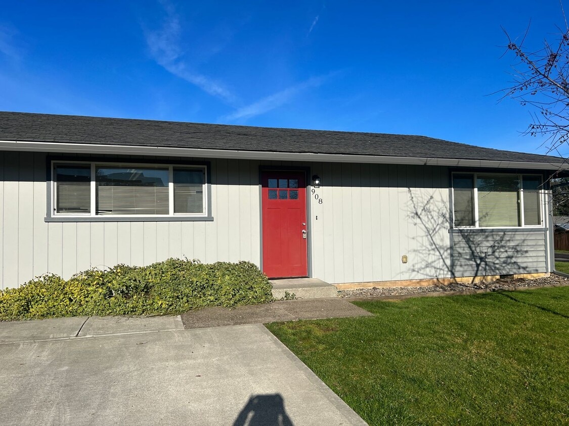 Primary Photo - COMING SOON - LaCenter spacious cutie.. ...