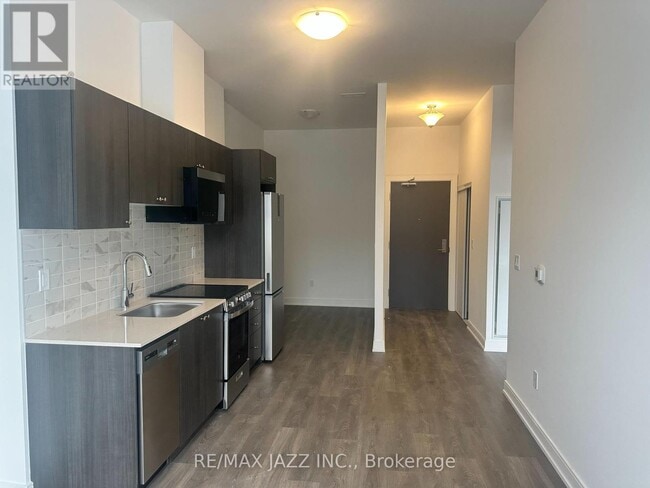 Building Photo - 705 Davis Dr