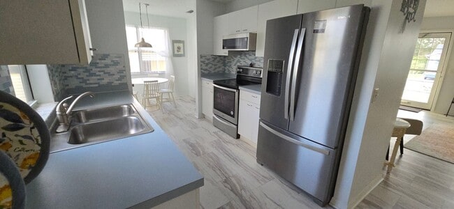 Building Photo - Village of Del Mar