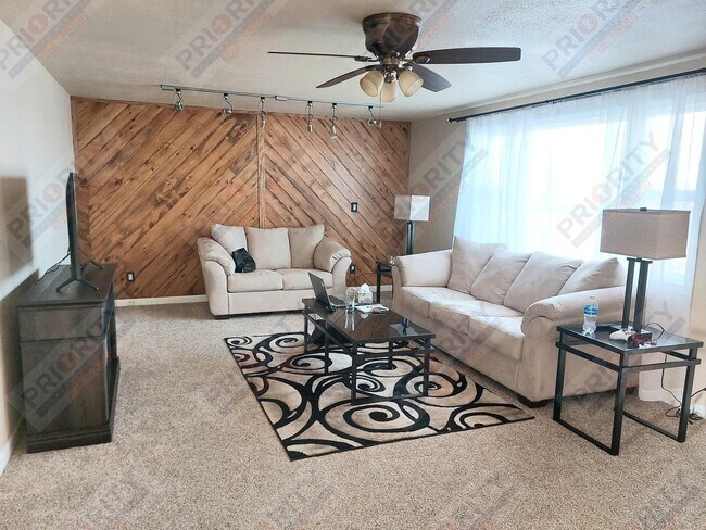 Foto del edificio - 505 Highridge Ct