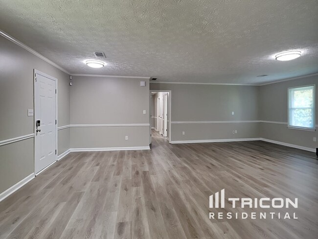 Building Photo - 166 Hill Ln
