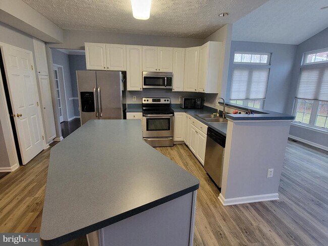 Building Photo - 7778 Rotherham Dr