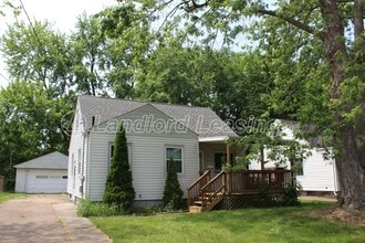 Building Photo - 1314 Cedar Dr