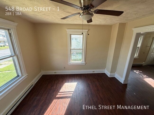 Building Photo - 548 Broad St