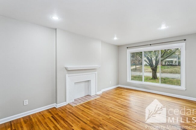 Building Photo - 427 N Harding Ave