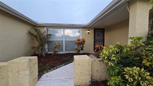 Foto del edificio - 7340 Brentwood Dr