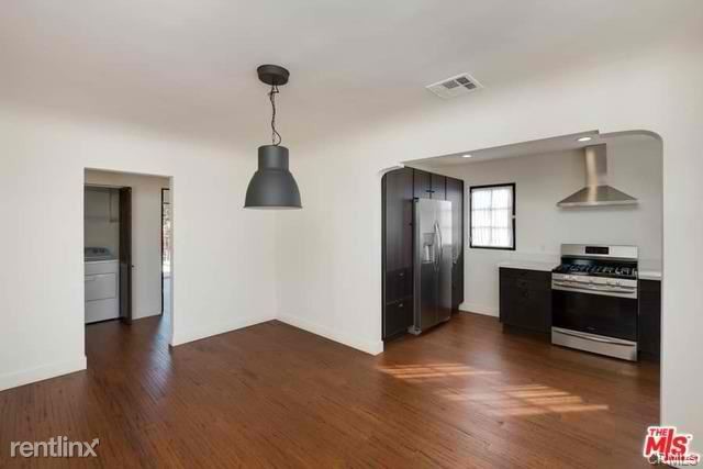 Building Photo - 2958 Somerset Dr